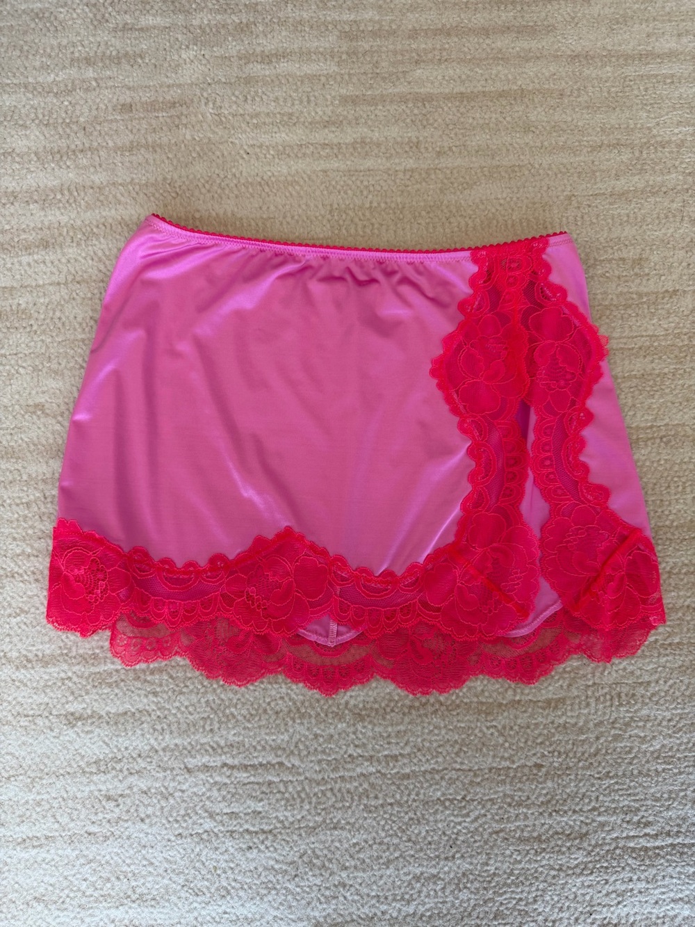 NWOT SKIMS Pink Lace Mini Skirt - Picture 2 of 5